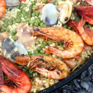 Paella aux poissons et aux fruits de mer. ( Fermeture à 17h ).