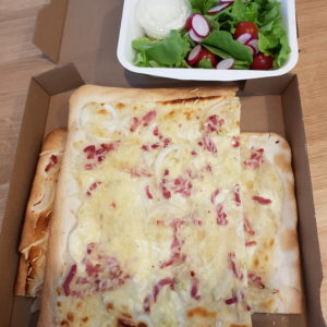 Tarte flambée, salade verte. ( A partir du mardi ).