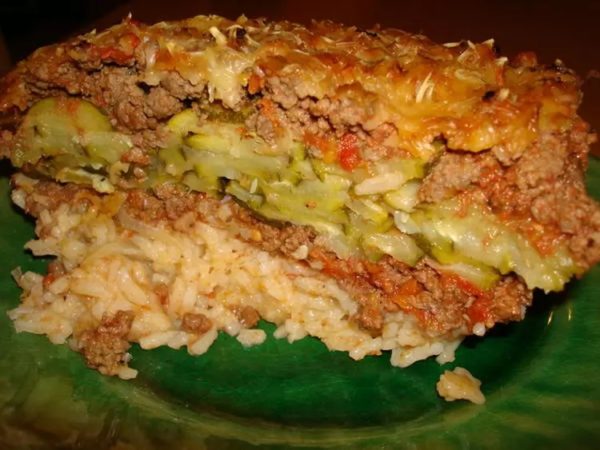 Gratin de porc haché aux légumes, riz.
