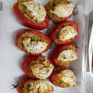01/06 Tomate farcie au thon, petits pois avec du riz..