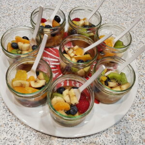 Salade de fruits de saison.( A partir du mardi ).