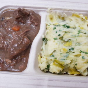 Boeuf bourguignon, purée de pdt, endive grillé.