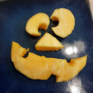 Soupe de melon et pastèque, sa brochette de fruits. ( A partir du mardi ).