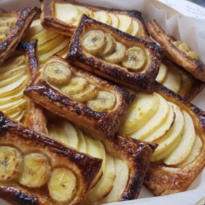 Tarte fine aux pommes. ( A partir du mardi ).