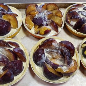Feuilleté aux quetches. ( A partir du mardi ).